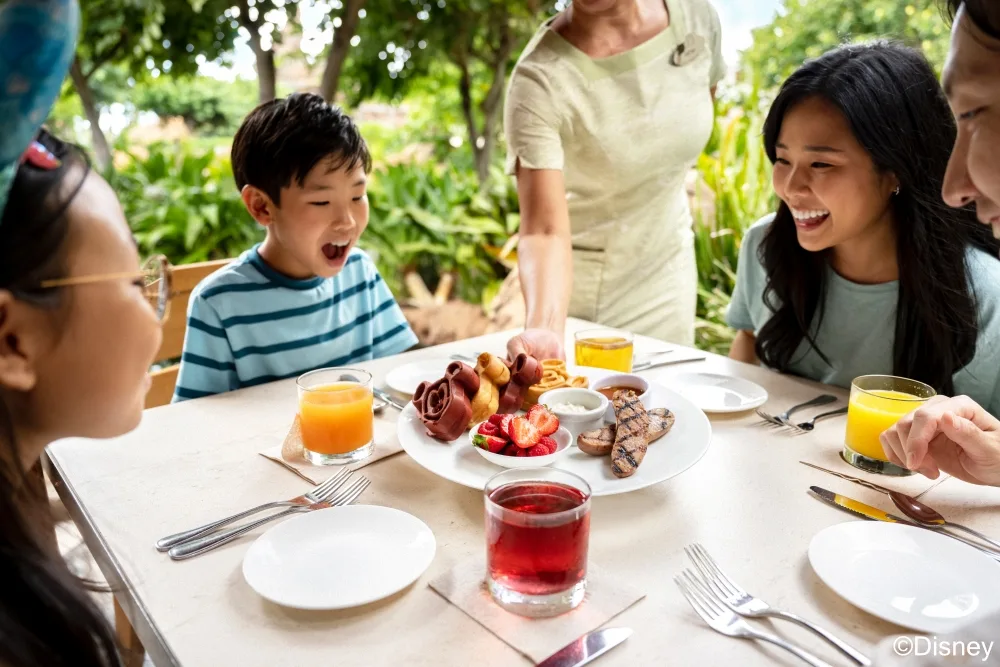マカヒキ ｜アウラニでキャラクター朝食とハワイの味を満喫
