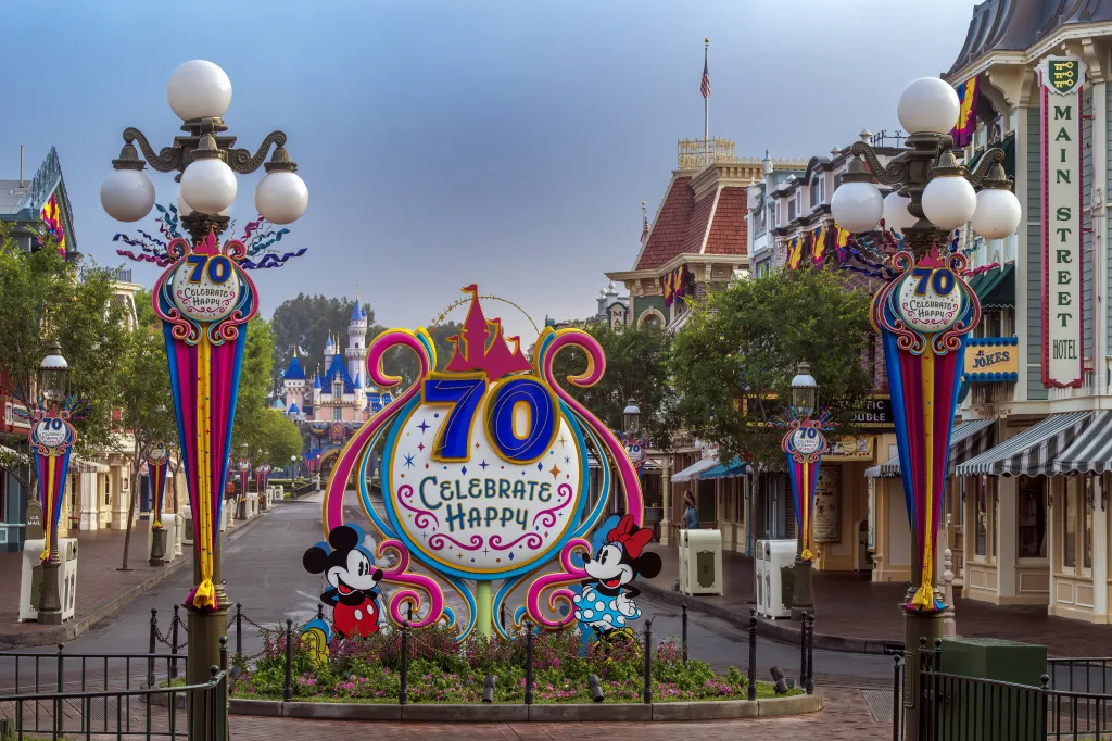 70周年は8月9日まで】カリフォルニア ディズニーランド・リゾート 2026